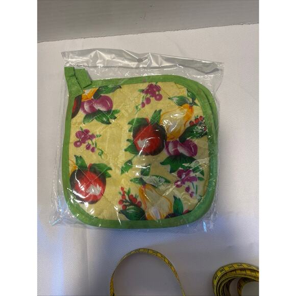 Fruit Design New set of 2 Kitchen Potholders - Picture 2 of 3